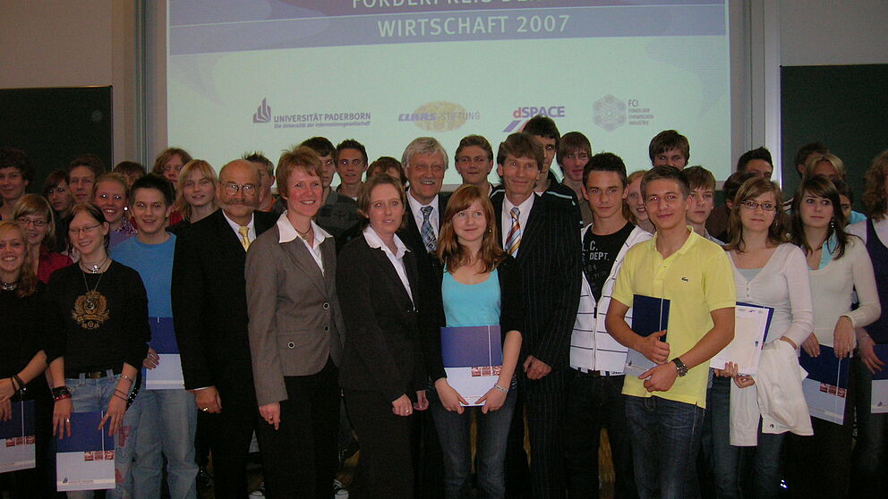 (Foto Julius Kolossa): Im Audimax der Universität Paderborn wurde der „Förderpreis der Wirtschaft“ verliehen.