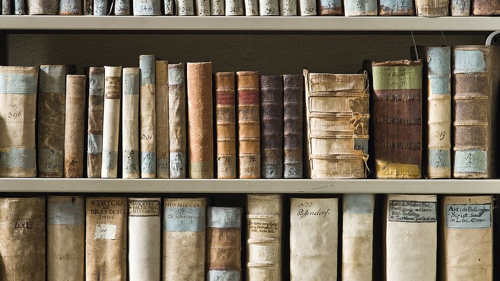 Foto (Andreas Bartsch): Bücherwand