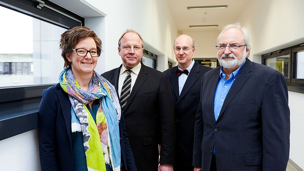 Foto (Universität Paderborn, Judith Kraft): Die Organisatoren der internationalen Mathetagung an der Universität Paderborn Prof. Dr. Uta Häsel-Weide, Prof. Dr. Helge Glöckner, Prof. Dr. Jürgen Klüners und Prof. Dr. Rolf Biehler.