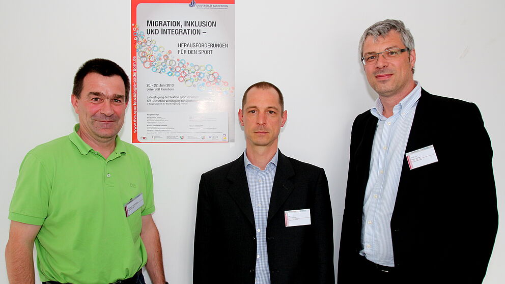 Foto (Universität Paderborn, Vanessa Dreibrodt): Die Veranstalter Mathias Hornberger, Dr. Lars Riedl und Prof. Dr. Heiko Meier luden zur Jahrestagung der Deutschen Vereinigung für Sportwissenschaften an die Uni Paderborn ein (v. l. n. r.).