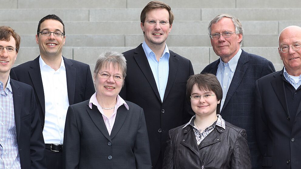 Foto (Universität Paderborn): Freuen sich auf Fragen von Masterinteressierten (v. li.): Jun.-Prof. Dr. Kevin Tierney, Prof. Dr. Dennis Kundisch, Prof. Dr. Leena Suhl, Jun.-Prof. Dr. Krohn-Grimberghe, Jun.-Prof. Dr. Michaela Geierhos, Prof. Dr. Joachim Fi