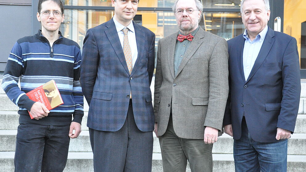 Foto: (v. l.) Prof.Dr. Michael Winkler (Koordinator Weierstraß-Jahr), Prof. Dr. Felix Otto (Max-Planck-Institut, Leipzig), Prof. Dr. Reinhard Keil (Fakultätsdekan EIM), Dr. Michael Laska (Geschäftsführer der Fakultät EIM u. Koordinator Weierstraß-Ja