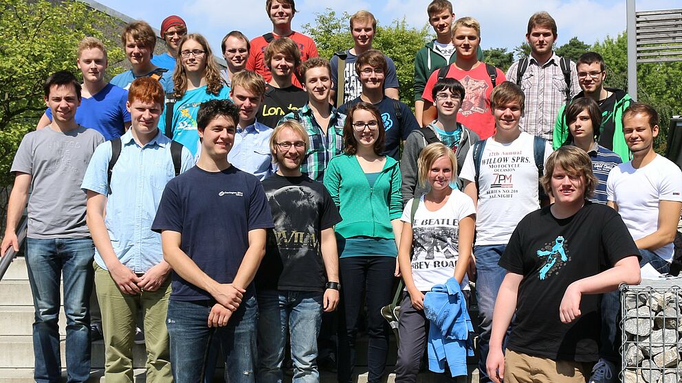 Foto (Universität Paderborn): Interessantes erlebten die „Sommerakademisten“ der Physik bei der Exkursion zur Physikalisch-Technischen Bundesanstalt (PTB) in Braunschweig.