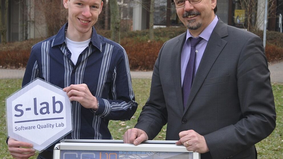 Foto (Universität Paderborn, Mark Heinemann): Markus Luckey (li.) und Prof. Dr. Gregor Engels von der Universität Paderborn organisieren die Software Engineering 2010.