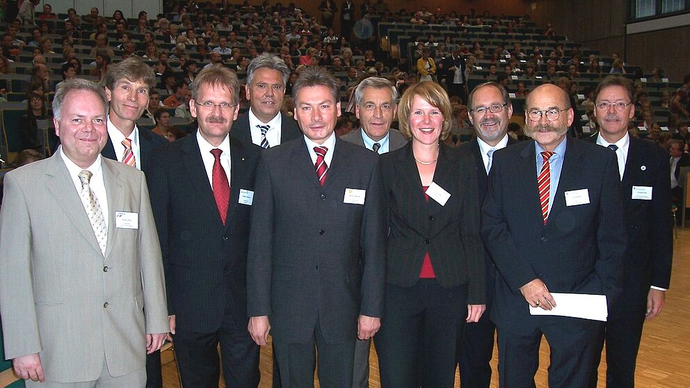 Foto (Mark Heinemann): (v. li.) Harald Wilde (dSpace), Prof. Dr. Nikolaus Risch, Thomas Liedmeyer (Deutsche Bank), Theo Küke (Deutsche Bank), Dietrich Honervogt, Hubertus Backhaus, Sylvia Looks (Claas Stiftung), Rudolf Wieneke (Wieneke GmbH), Jürgen Pla