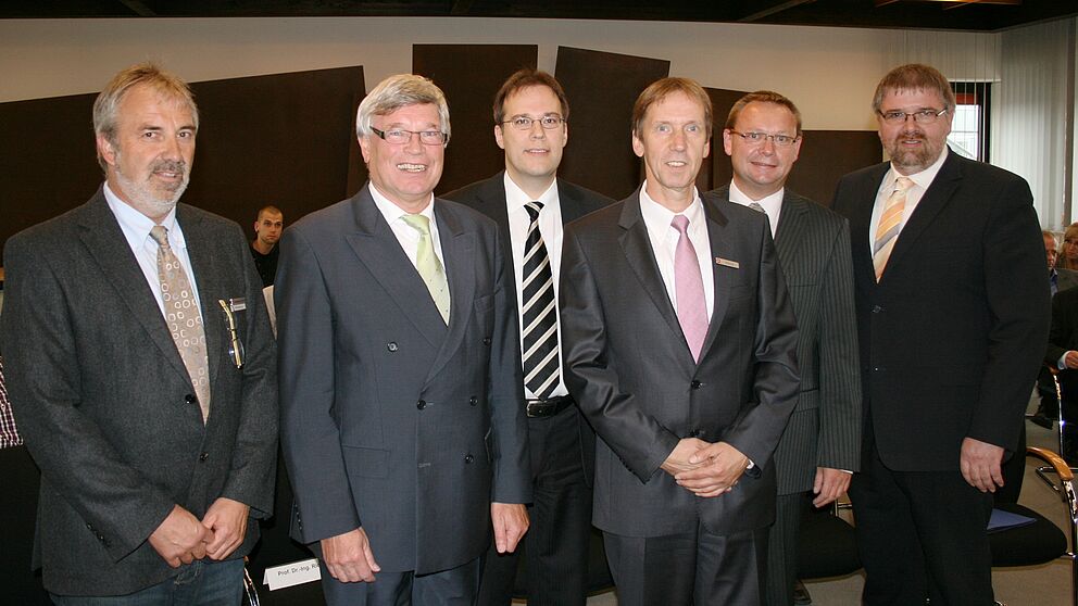 Das Foto (Agentur für Arbeit Paderborn) zeigt von links: Die Referenten der Veranstaltung: Anton Hansmann (Berater für akademische Berufe, Agentur für Arbeit Paderborn), Prof. Dr. Hans Albert Richard (Universität Paderborn), Prof. Dr. Micha Bergsiek (
