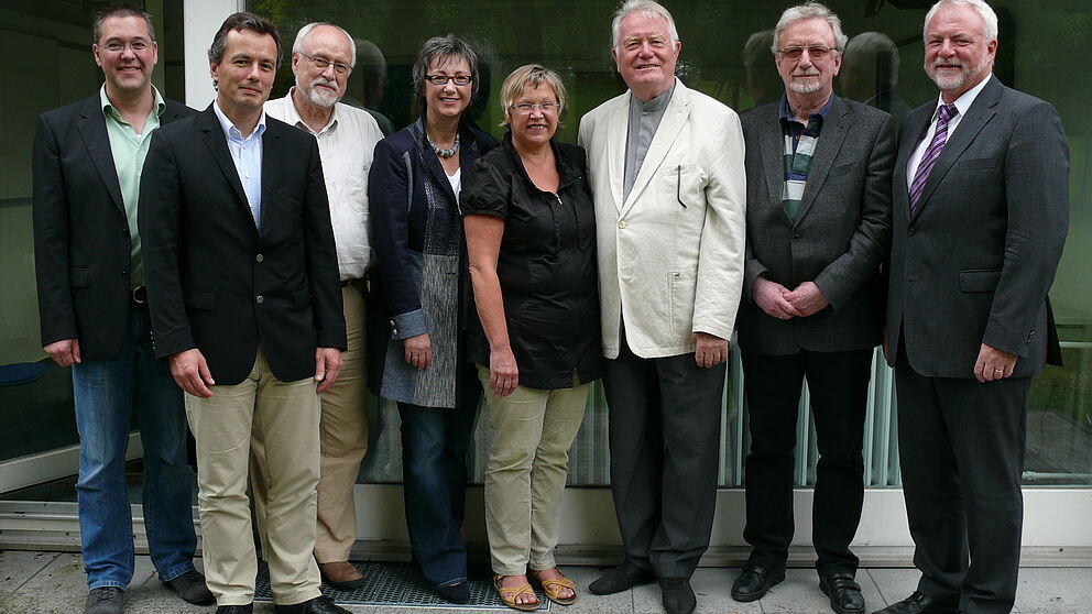 Foto (Universität Paderborn): Der alte und der neue Vorstand des PLAZEF (von links): Andreas Bolte (Schatzmeister), Prof. Bardo Herzig (Direktor des PLAZ), Dr. Harmut Lenhard (Leiter des Studienseminars Paderborn), Gerhild Träger (ehem. stv. Vorstandsvo