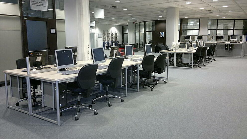 Abbildung: Arbeitsplätze für Studierende an der Universität Paderborn