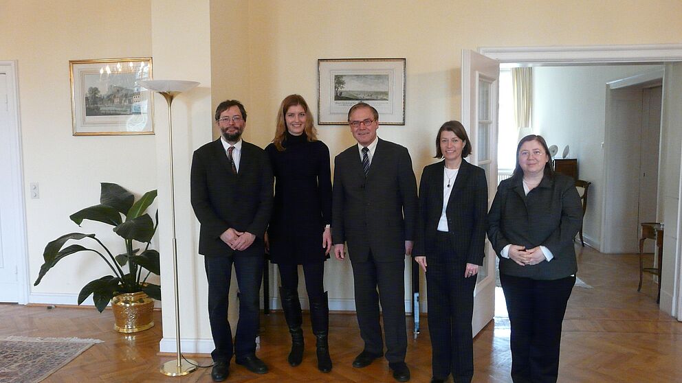 Foto (v. li.): Prof. Dr. Michael Hofmann, Inga Pohlmeier, Dr. Eckart Cuntz, Kulturattachée Petra Kochendörfer und DAAD-Lektorin Dr. Nilgün Yüce.
