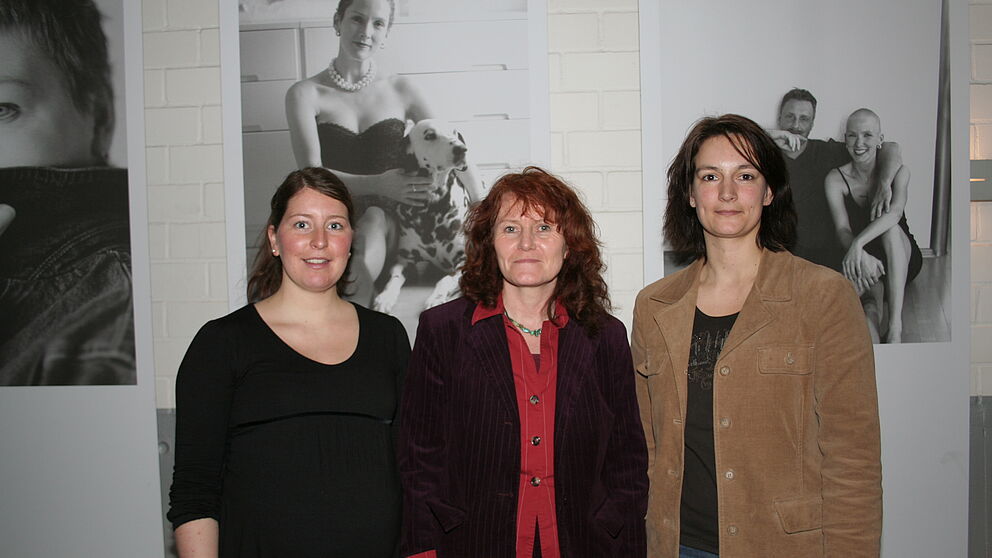 Foto (Heiko Appelbaum): Die Organisatorinnen der Frauengesundheitstage: Stefanie Leinfellner, Irmgard Pilgrim, Gleichstellungsbeauftragte der Universität, und Sandra Bischof vom Arbeitskreis „Gesunde Hochschule“ (v. li.)