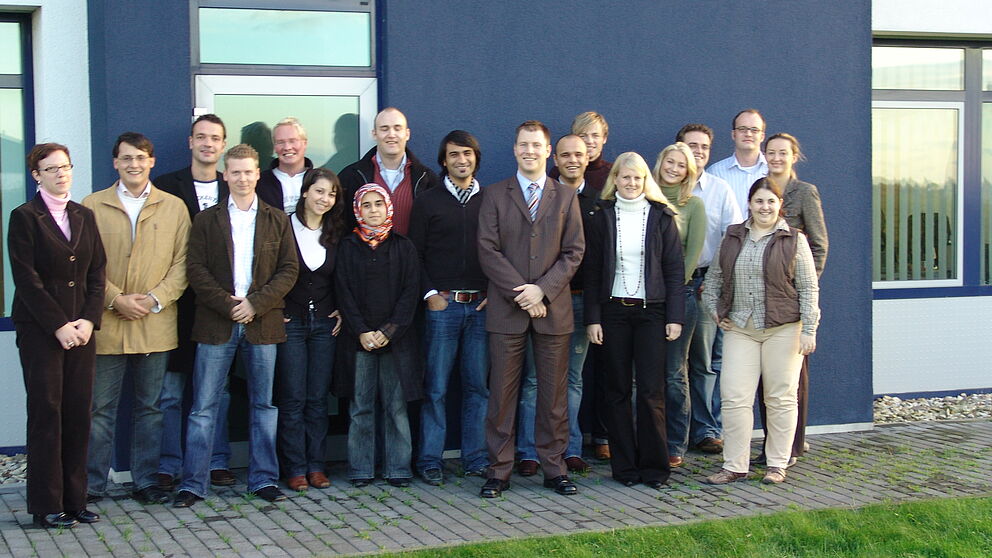 Foto: Die Teilnehmer der Szenarioübung: Studierende der Wirtschaftswissenschaften der Universität Paderborn, Dr. Ralf Ohlendorf von der Fakultät für Wirtschaftswissenschaften, Almut Brünger und Stefan Holst von der UNITY AG.