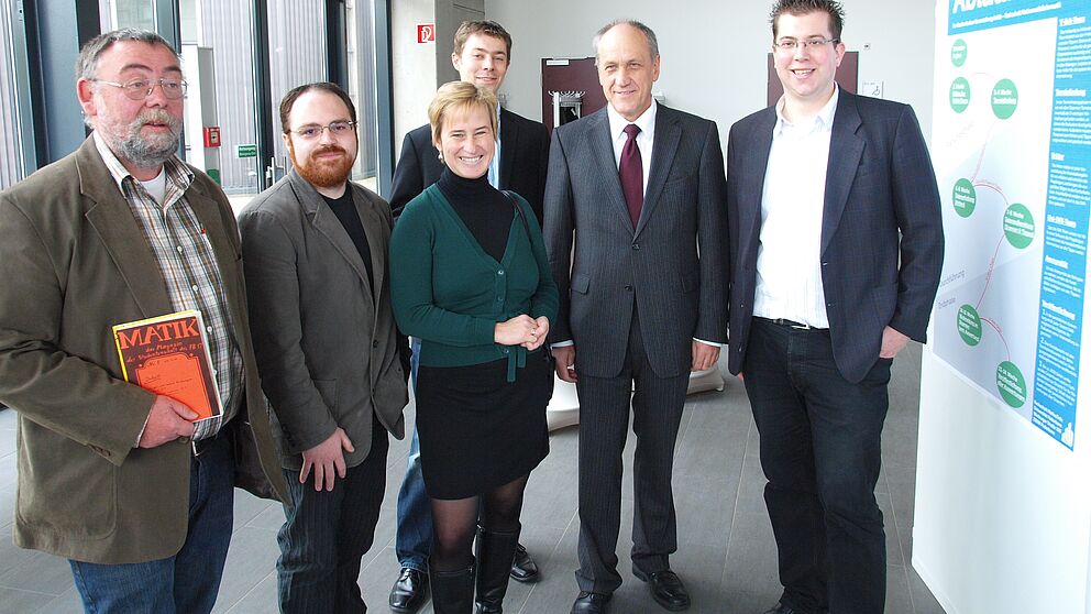 Foto (Universität Paderborn, Martin Decking): Walter Wiechers (Mitbegründer der Studentischen Veranstaltungskritik), Alexander Schubert (Fachschaft Mathematik/Physik Heidelberg), Bettina Jorczik (Stifterverband für die Deutsche Wissenschaft), Andreas C
