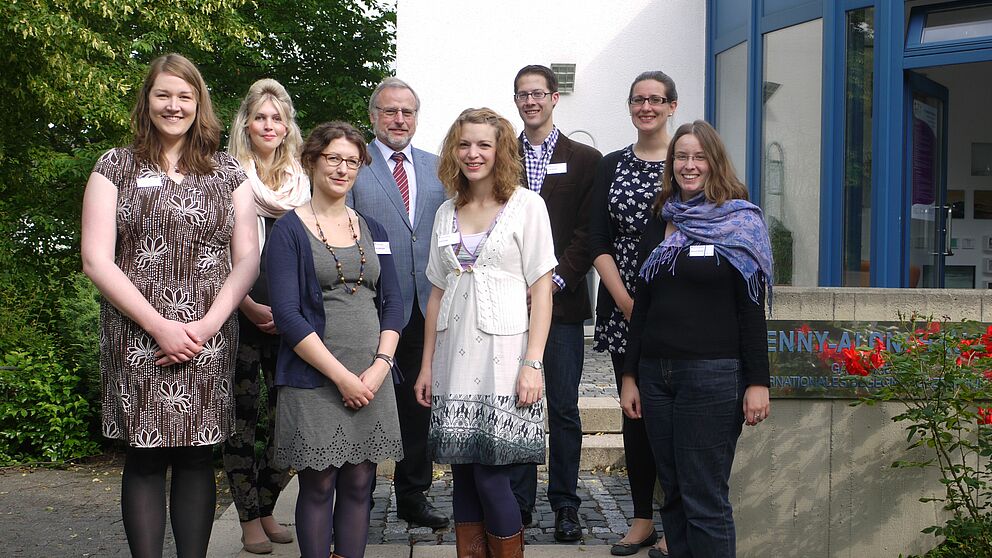 Foto (Universität Paderborn, Heike Probst): (v. l. n. r.): Das Orgateam der Graduiertentagung und "ihr" Dekan: Karina Lammert, Leonie Süwolto, Julia Steinhausen, Prof. Dr. Volker Peckhaus, Julia Kröger, Kevin M. Dear, Katharina Gefele und Jannica Budde