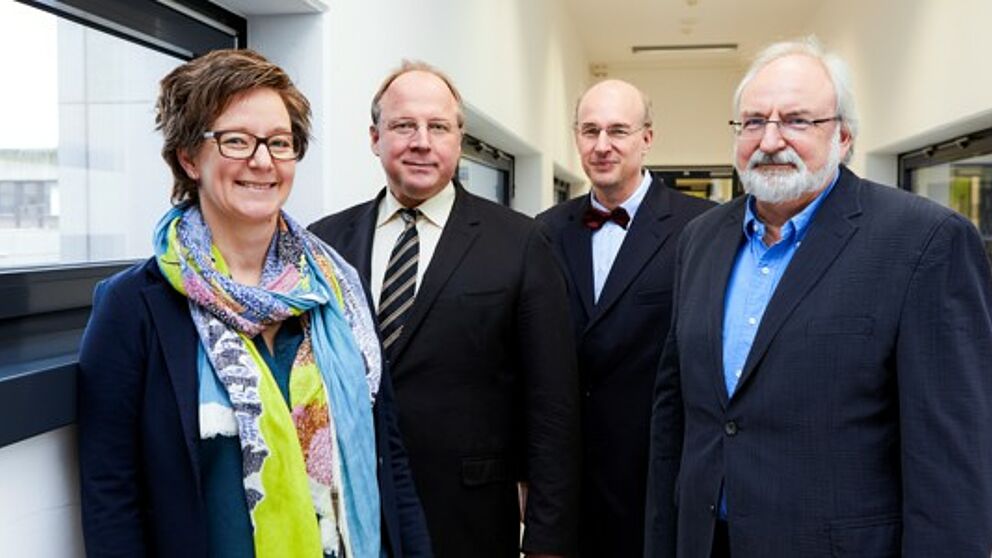 Foto (Universität Paderborn, Judith Kraft): Die Organisatoren der internationalen Mathetagung an der Universität Paderborn Prof. Dr. Uta Häsel-Weide, Prof. Dr. Helge Glöckner, Prof. Dr. Jürgen Klüners und Prof. Dr. Rolf Biehler.