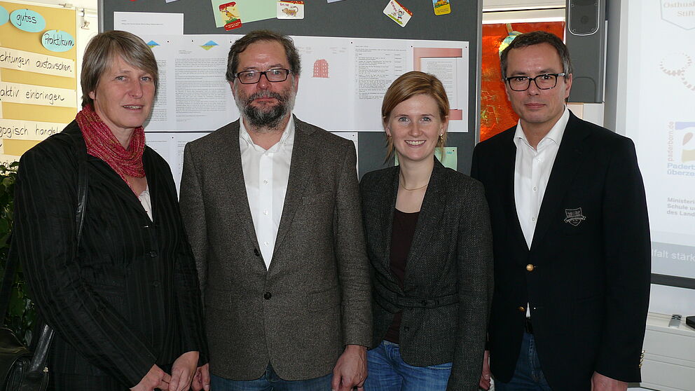 Foto (Maren Büttgen): (v. links) Dr. Cornelia Zierau, Wissenschaftliche Projektleitung „Vielfalt stärken“, Prof. Dr. Michael Hofmann, Institutsleiter des Instituts für Germanistik und Vergleichende Literaturwissenschaft, Barbara Baumann, Wissenscha