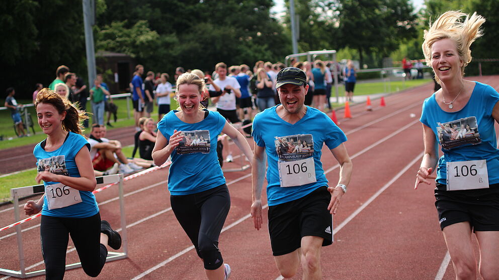 Foto (Universität Paderborn, Patrick Kleibold): Campuslauf an der Universität Paderborn am 12. Juni 2013.