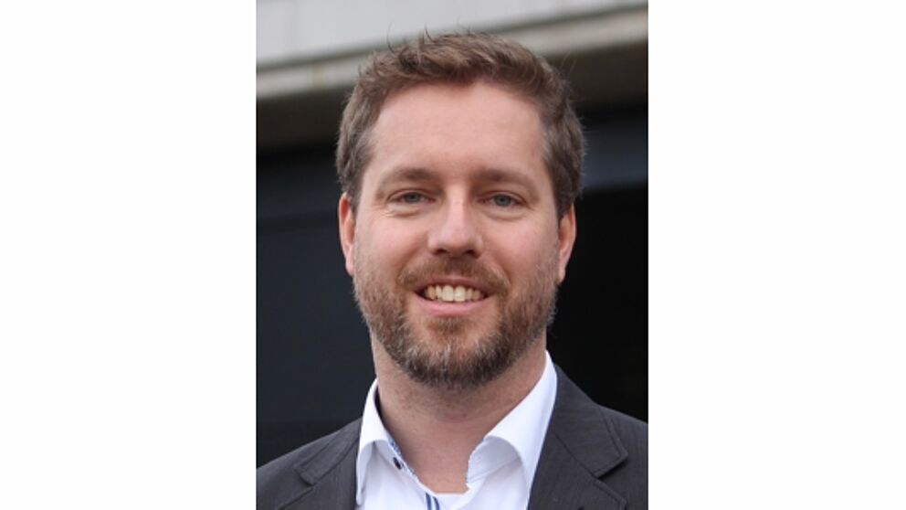 Foto (Universität Paderborn):  Prof. Dr. Eric Bodden von der Universität Paderborn erhält eine Auszeichnung für „herausragende Forschung in der Informatik“.