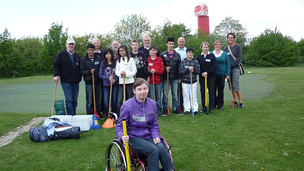 Foto: Das Team „Alt und Jung“: ältere Studierende und Schüler der Pauline von Mallinckrodt Schule.