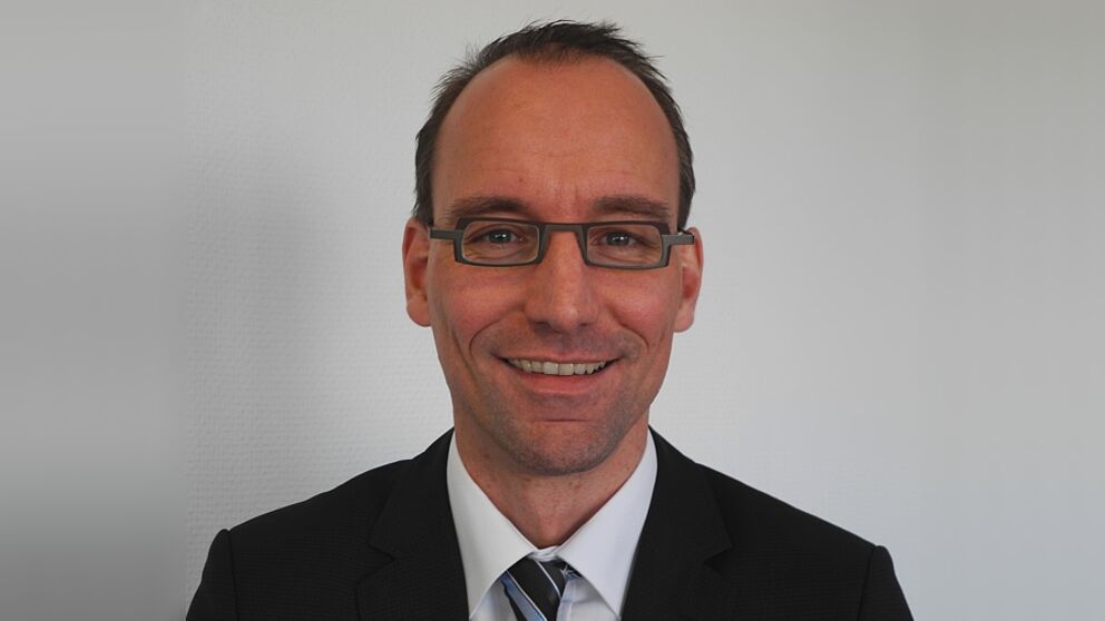 Foto (HELLA): Dr.-Ing. Matthias Schöllmann hält am 22. September einen Vortrag über den Wandel der Mobilität und die damit verbundenen Erfolgsfaktoren für Automobilzulieferer.