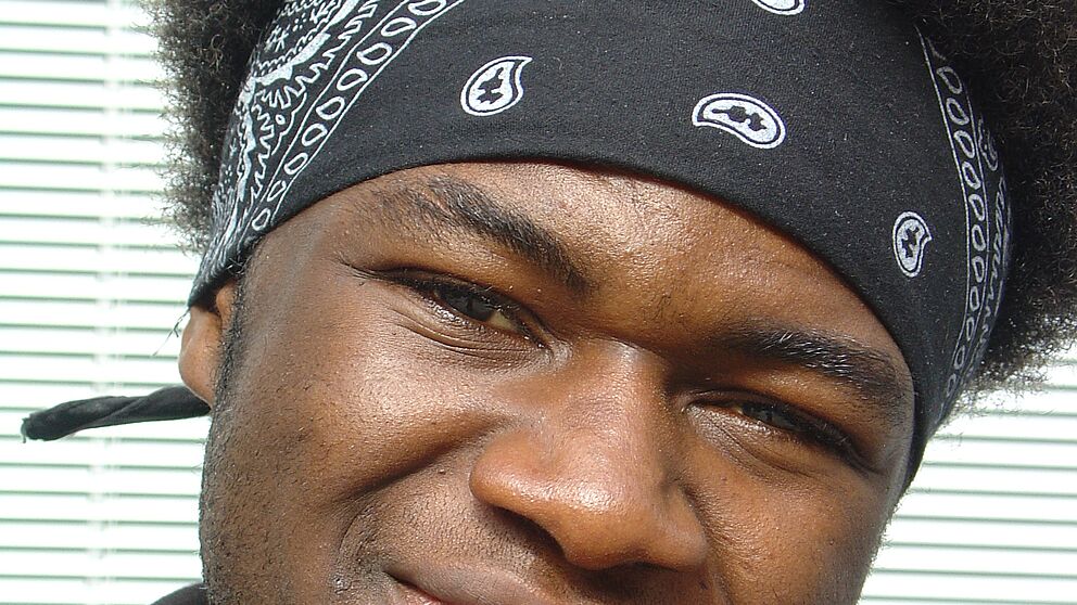 Foto (Christiane Bernert): Yanick Kemayou von der Universität Paderborn ist erster Preisträger des Studierenden-Wettbewerbs 2006 des Bundesministeriums des Inneren