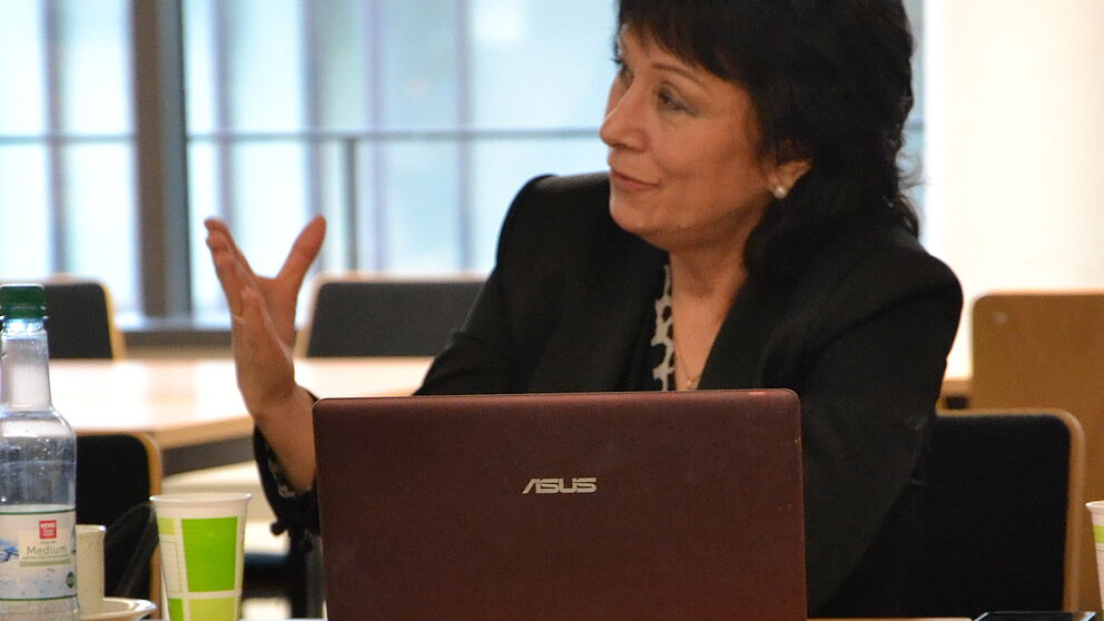 Foto (Universität Paderborn, Julia Lerius):  Prof. Dr. Kateryna Karpenko (Universität Kharkiv, Ukraine) gastiert zur Zeit am Fach Philosophie der Universität Paderborn.
