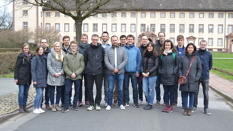 Foto (Universität Paderborn): Teilnehmende Wissenschaftlerinnen und Wissenschaftler des Workshops „Quantitative Economics Days“ der Fakultät für Wirtschaftswissenschaften am 27. und 28. März in Höxter.