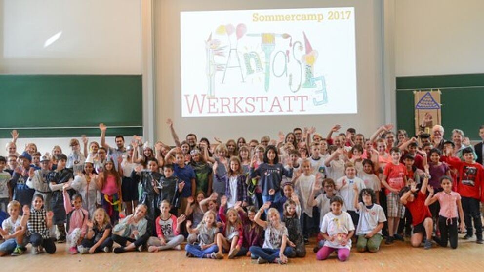 Foto (PLAZ): Glücklich über die gelungene Abschlussshow, aber nicht wunschlos, denn schon jetzt wissen einige von ihnen: Nächstes Mal wollen sie wieder dabei sein.