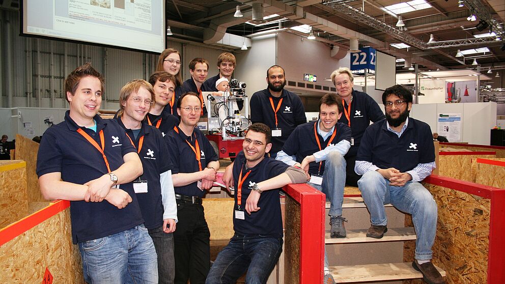 Foto vom Team (v. li.): Henrik Vassmer, Jan Tünnermann, Felix Ruoff, Sabrina Kliegl, Dirk Fischer, Thomas Hett, Andreas Malik, Dorid Kheirbek, Irtiza Ali, Alwin Heerklotz, Prof. Dr. Bärbel Mertsching und Zaheer Aziz