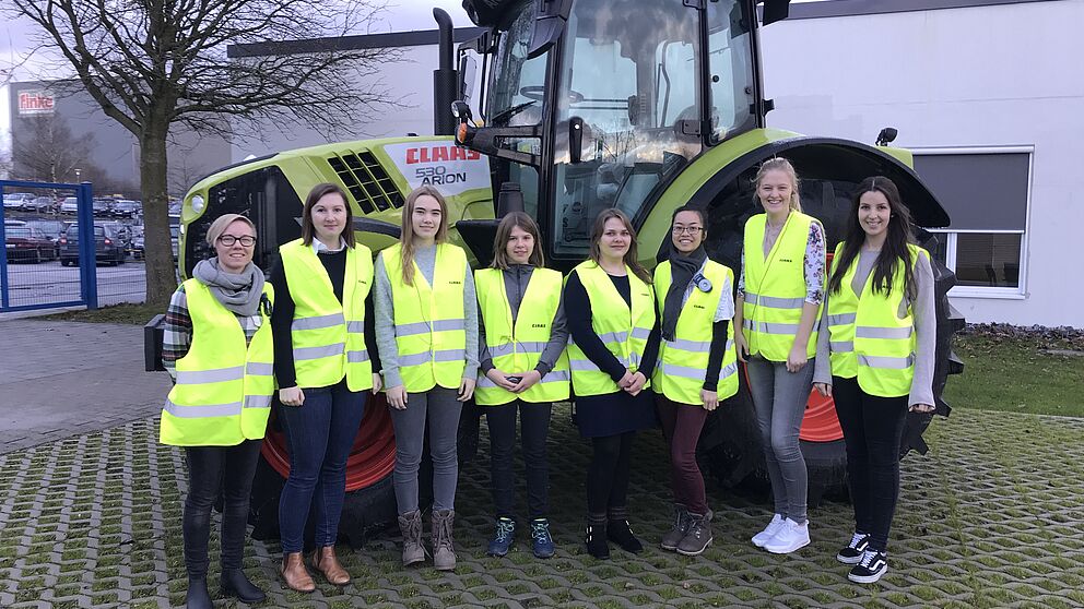 Foto (Universität Paderborn): Teilnehmerinnen des Mentoring-Programms aus dem vergangenen Jahr.