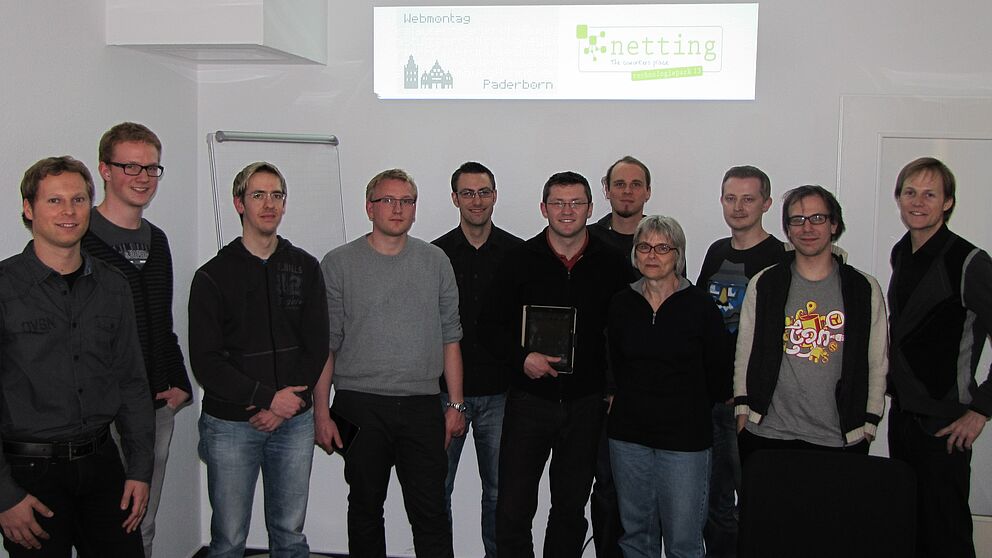 Foto: Teilnehmer des Webmontags (v. li.): Holger Fischer, Max Effenberger, Johannes Lattrich, Henry Wolf, Philipp Jorek, Wilhelm Klat, Peter Schäl, Henrike Doding, Eduard Baun, Stefan Löhers und Leonard Kaup.