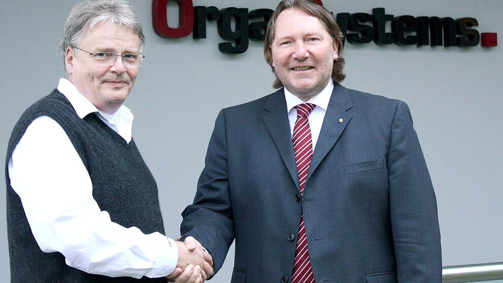 Foto (v. li.): Rainer Neumann, CEO, Orga Systems GmbH, und Prof. Dr. Michael Dellnitz, Vorstandsvorsitzender des Instituts für Industriemathematik, Universität Paderborn