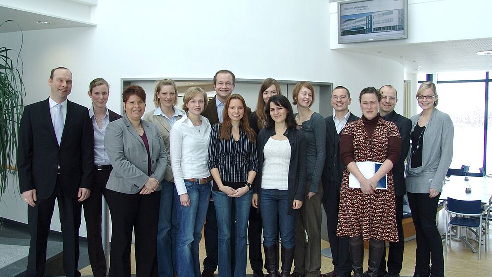 Foto (UNITY AG): v. li.: Matthias Schwarzenberg, Judith Pohlmeier, Christina Parzonka, Pamela Thiele, Corinna Nehus, Markus Schöncke, Sarah Wessling, Hannah Nautsch, Verdi Cengiz, Simone Losch, Prof. Dr. Marc Beutner, Angelina Berisha, Christof Gockel un