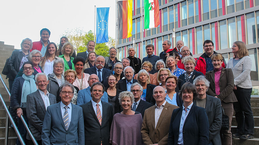 Foto (Universität Paderborn, Simon Ratmann): Erhielten Einblicke in Forschung und Lehre an der Universität: die Mitglieder des Deutsch-Englischen Clubs Paderborn.