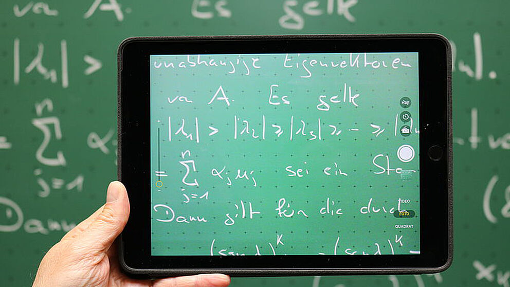 Foto (Universität Paderborn, Alexandra Dickhoff): Formeln, Gleichungen und Co. stehen im Fokus der großen Mathetagung an der Universität Paderborn. 