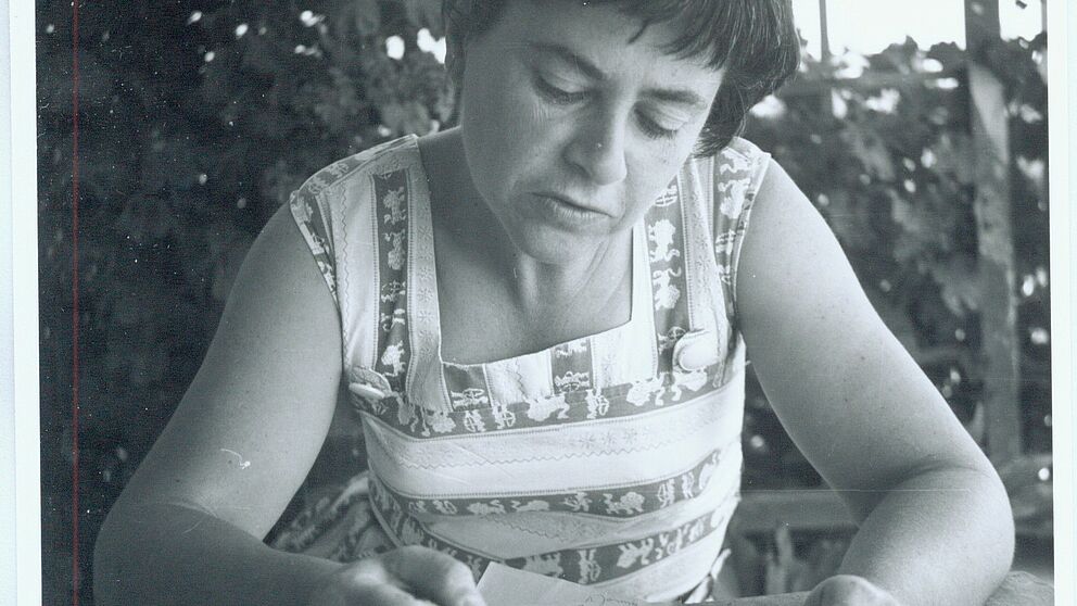 Foto (Universitätsarchiv Paderborn): Die jüdische Schriftstellerin Jenny Aloni.