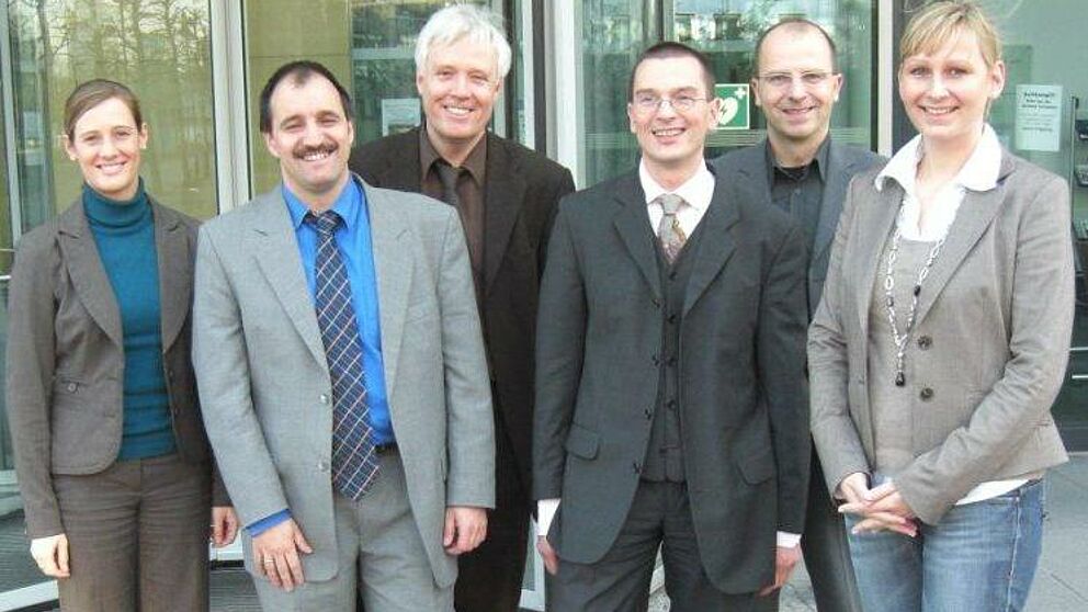 Foto (cevet, Universität Paderborn): Die Projektsteuergruppe (v. li.): Andrea Zoyke (Department Wirtschaftspädagogik der Universität Paderborn), Prof. Dr. H.-Hugo Kremer (cevet-Sprecher), Christoph Harnischmacher (GEB – Geschäftsstelle für EU-Proje