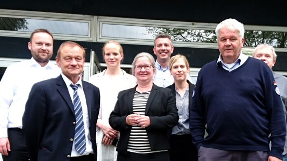 Foto (Universität Paderborn): Albrecht Broemme (v. r.) besucht die Universität Paderborn.