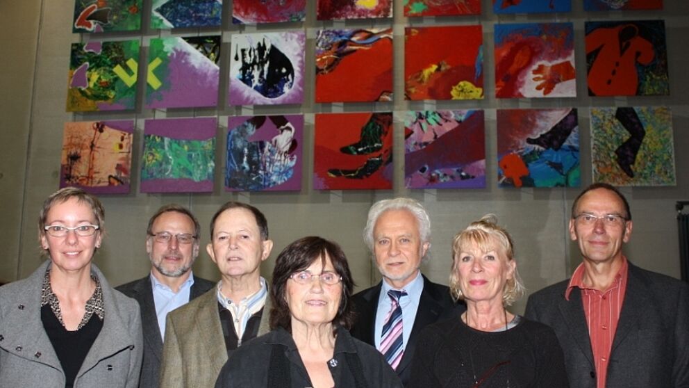 Foto (Frauke Döll): v. li.: Seniorenstudentin Elisabeth Jux-Hiltrop, Dekan der Fakultät für Kulturwissenschaften Prof. Dr. Volker Peckhaus, Prof. em. Hermann-Josef Keyenburg, Seniorenstudentin Agathe Gausmann, Dekan der Fakultät für Naturwissenschaft